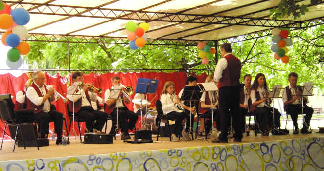 musique-ensemble.jpg (272103 octets)