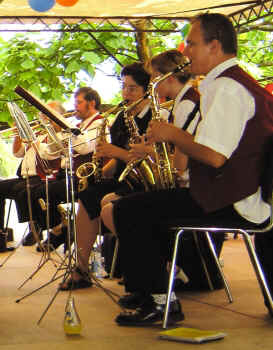 musique-sax.jpg (125569 octets)
