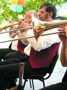 musique-trompettes.jpg (109178 octets)